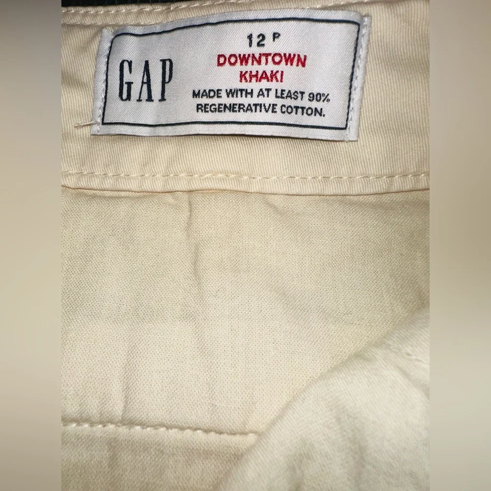 Gap Woman’s Downtown Khaki Petite Pants - Picture 4 of 11